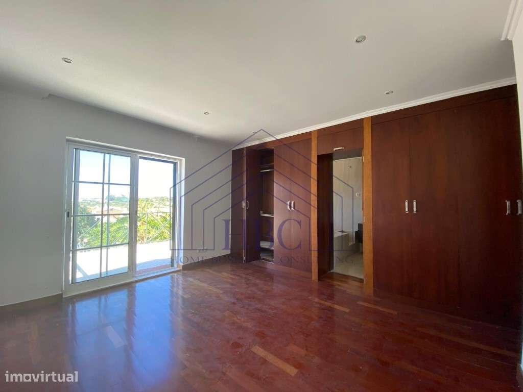 Moradia T4 com Amplo Jardim e Potencial de Remodelação em Alcabidec...-28