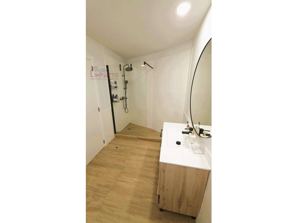 T2 Semi-Novo (2025) | Rotunda do Picoto | Garagem 23m² | 2 Varandas-18