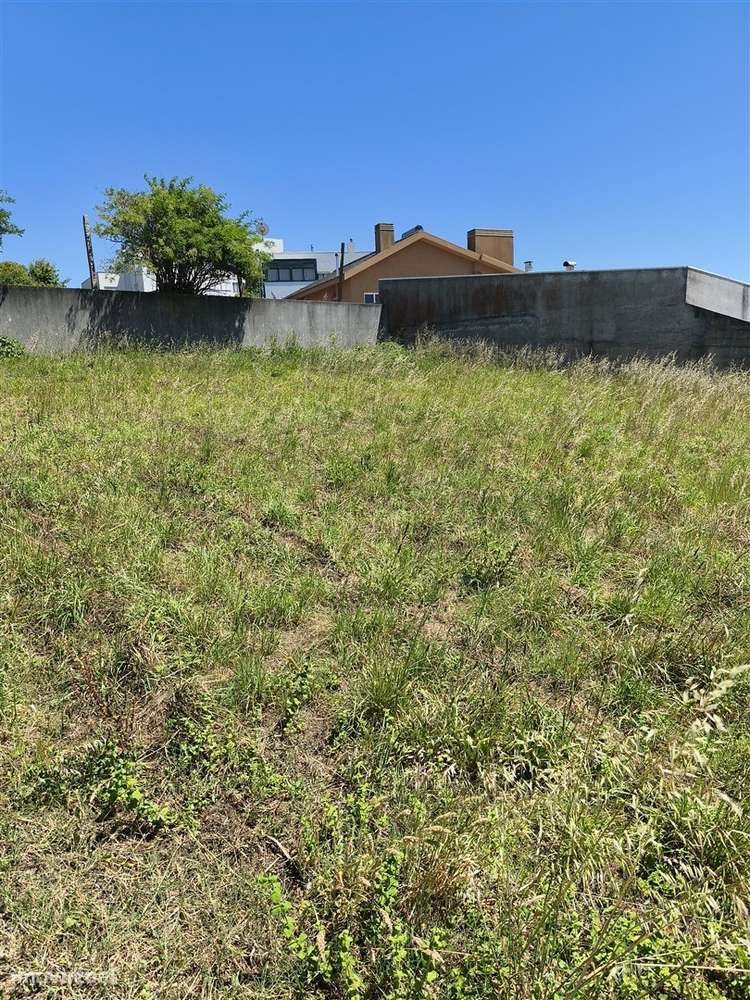 Lote de terreno com 951 m² -  Projeto aprovado para moradia térrea de-19