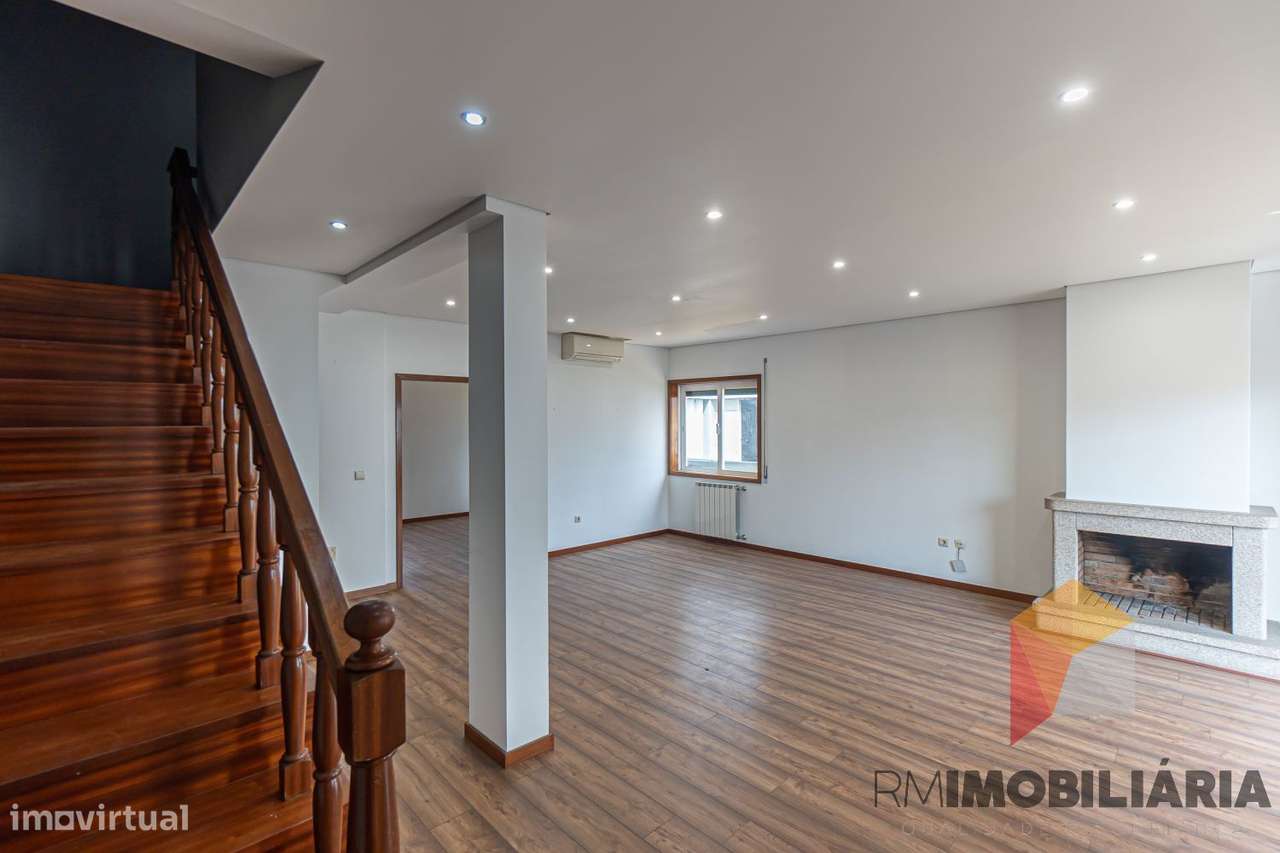 Moradia T4 em Fânzeres-21