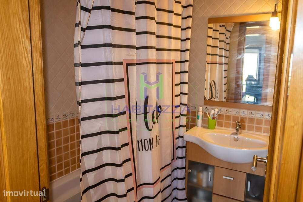 Apartamento T3 com piscina, lugar de garagem e arrecadação, no centro-20