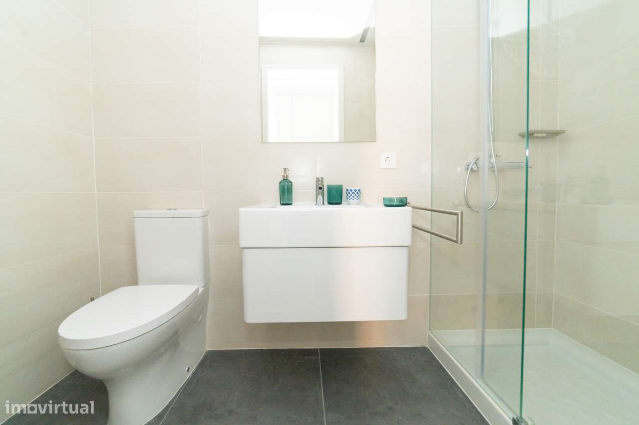Apartamento T2 à venda no Largo Conde-Barão-41
