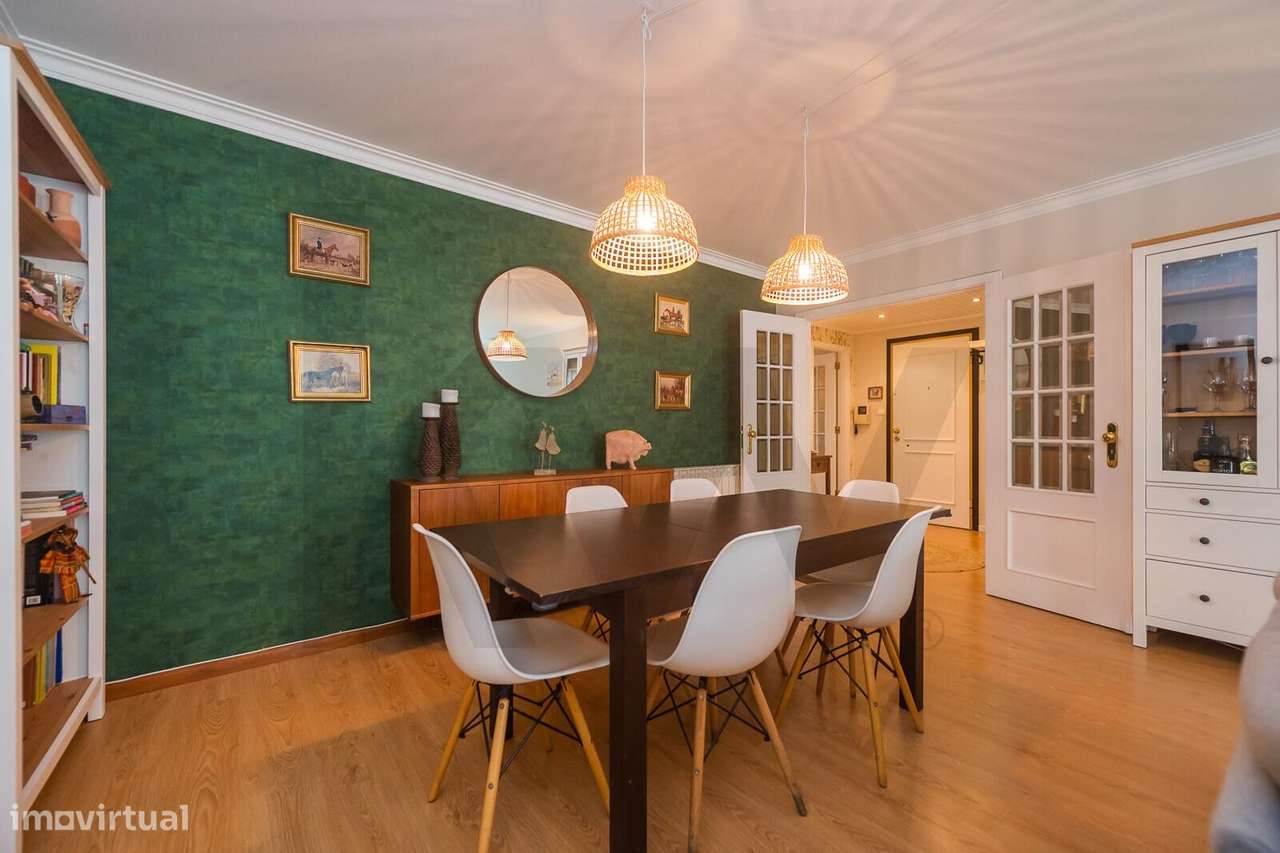 Excelente T3 com 2 lugares de estacionamento – Remodelado com muito bo - Grande imagem: 4/60