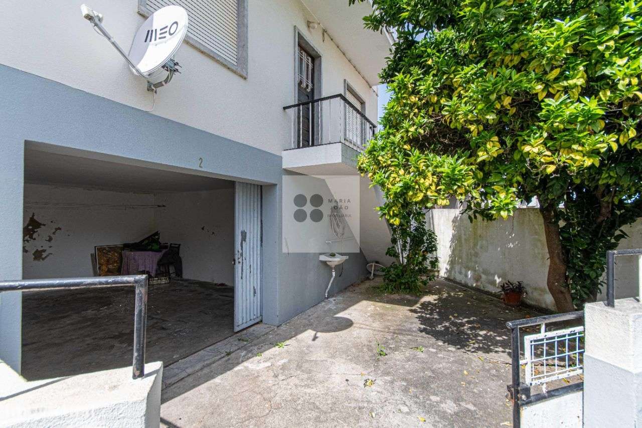 Moradia Bifamiliar, Quintal, Garagem, Local Sossegado. - Grande imagem: 5/38