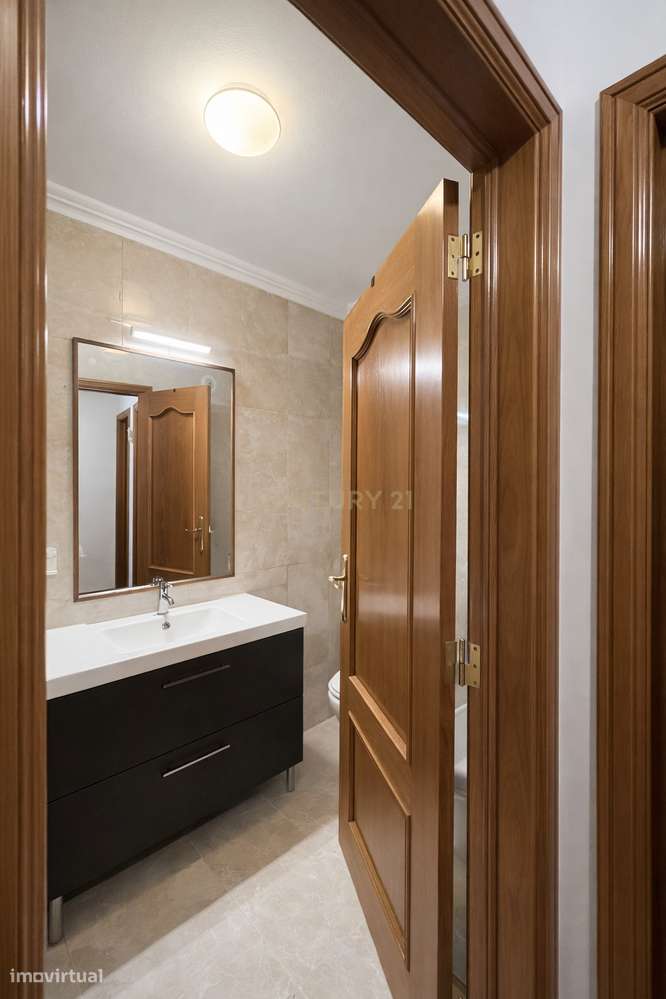 T3 153 m² com varanda | Garagem + 1 lugar de parqueamento a porta | Sa-8