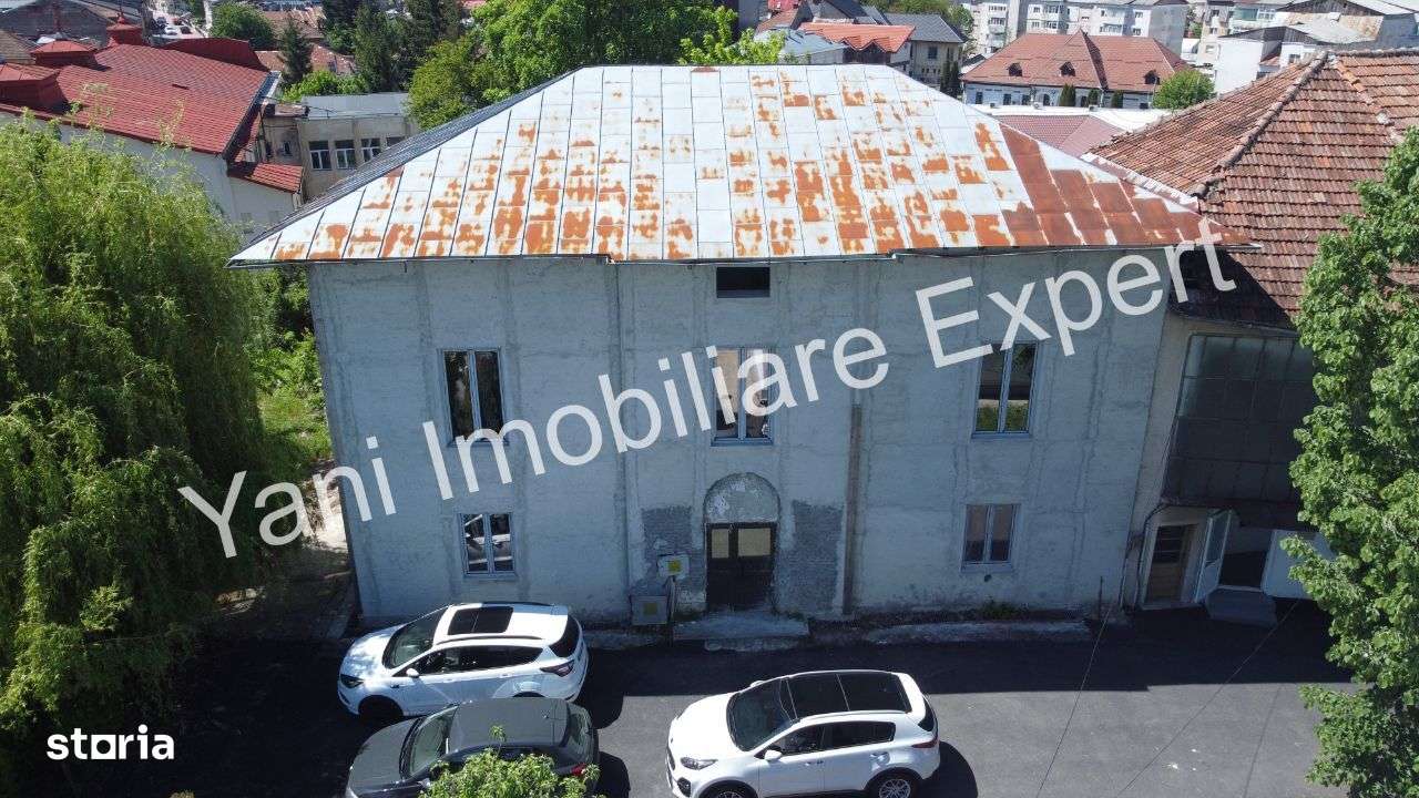 Clădire de vânzare în centrul orașului Curtea de Argeș - Imagine principală: 4/13