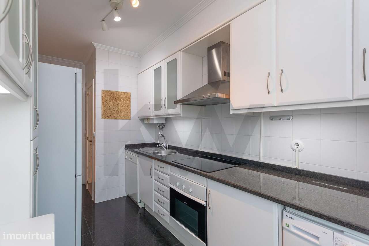 Praça de Espanha | T1 c/ estacionamento e varanda em Edf. de prestígio-19