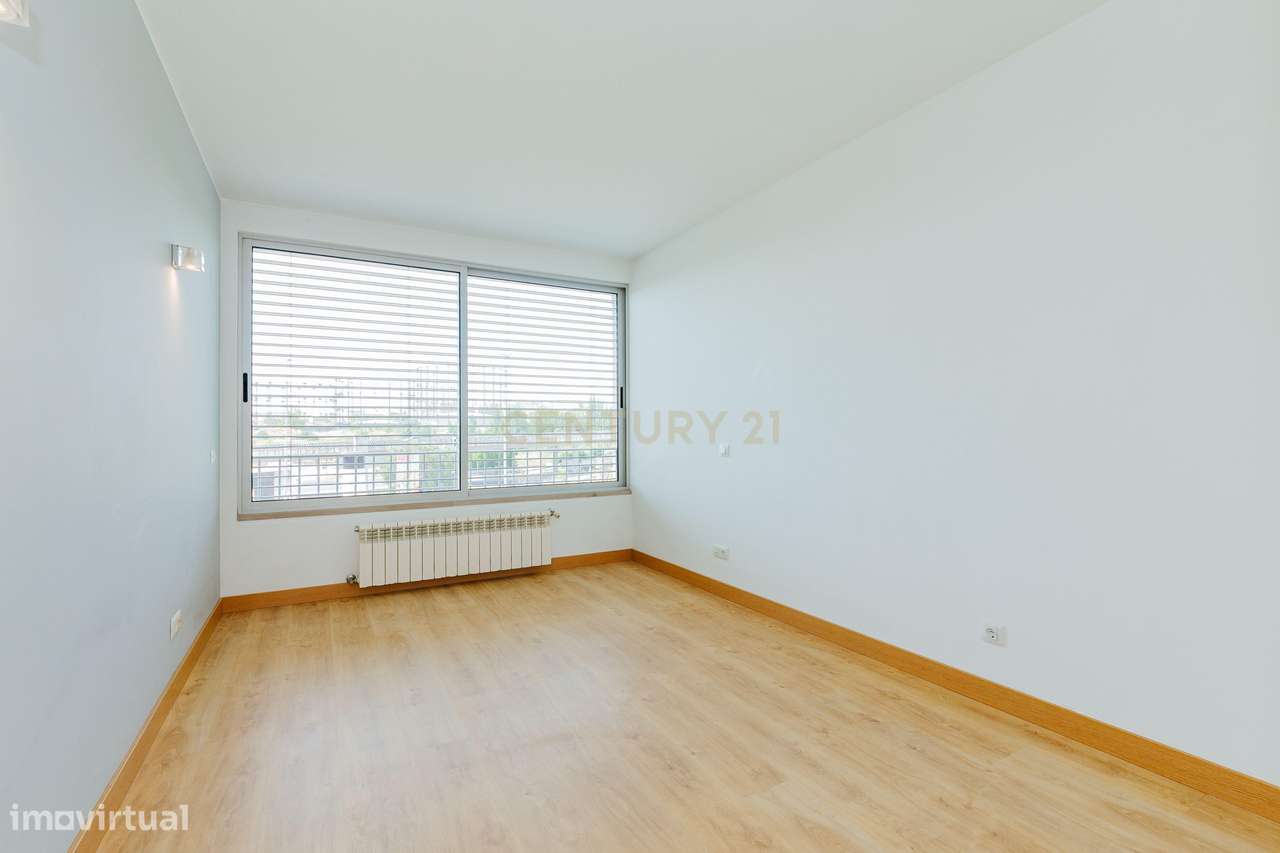 Apartamento T2 com vista rio no Edifício Âncora – Parque das Nações Su-9