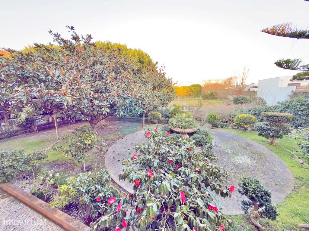 Moradia V5 com terreno com 2075m2, vista de mar-23