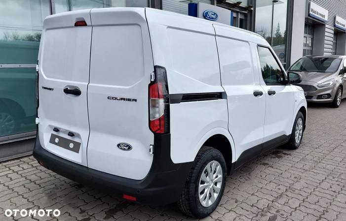 Ford Courier - 12