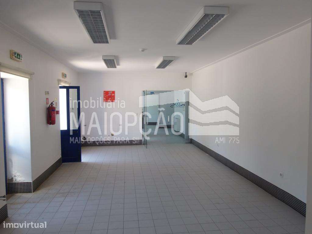 Venda de Edifício com uma área total de 317 m2, em Mós - Grande imagem: 3/17