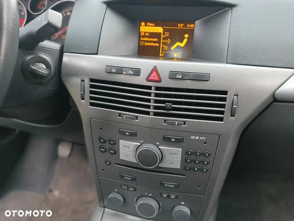 Opel Astra III GTC 1.8 Enjoy - 23