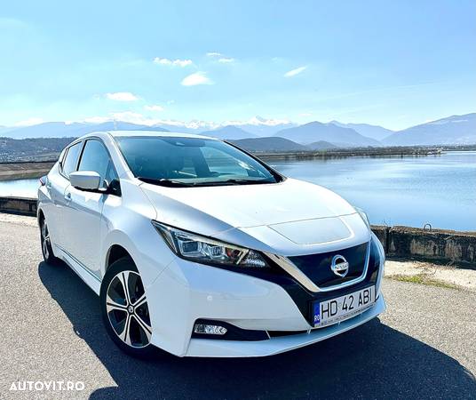 Nissan LEAF - 1