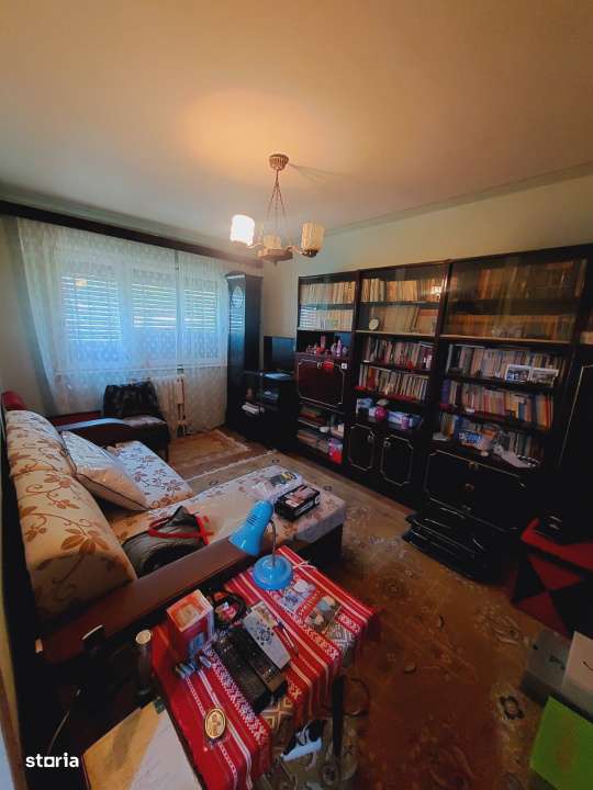 Apartament 4 camere, 83 mp, balcon, etaj 2 din 4, Manastur-0