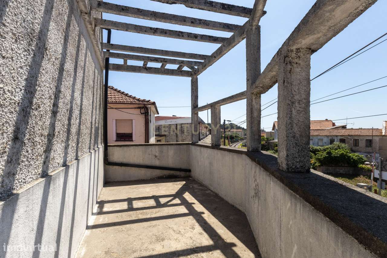 Moradia T4 de Charme, Quatro Frentes com Amplo Espaço Exterior-6