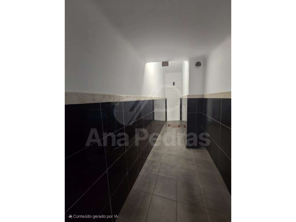 Moradia Bi-Familiar Totalmente Remodelada com Logradouro e Elevado ...-51