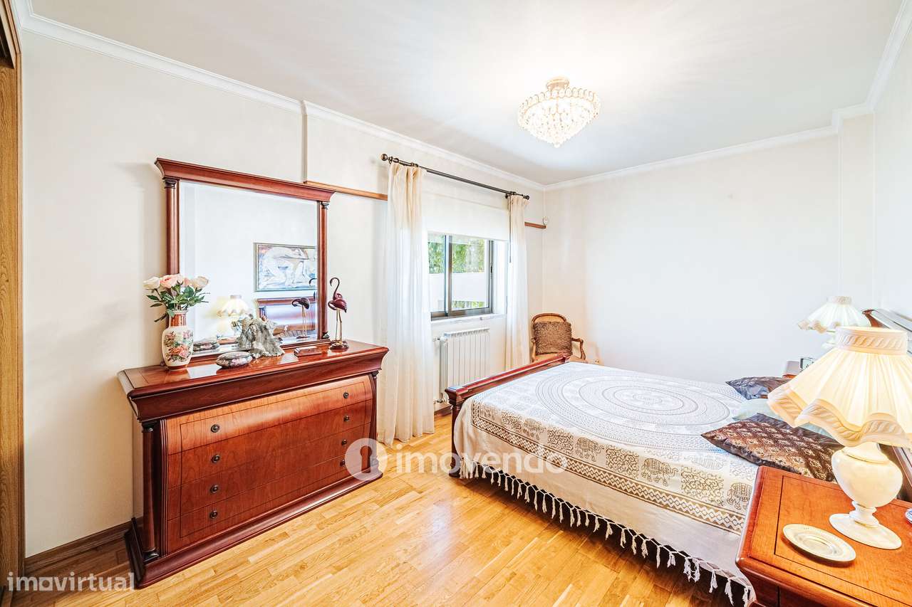 Apartamento T2 com garagem em condomínio com jardim, Paço de Arcos-13