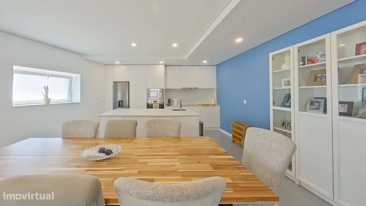 Casa Renovada T3 com Terraço e Luz Natural no Porto - Grande imagem: 4/24