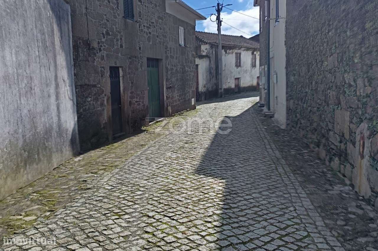 Reerguer com Estilo: Moradia T2 com Vista sobre Paços, Sabrosa-24
