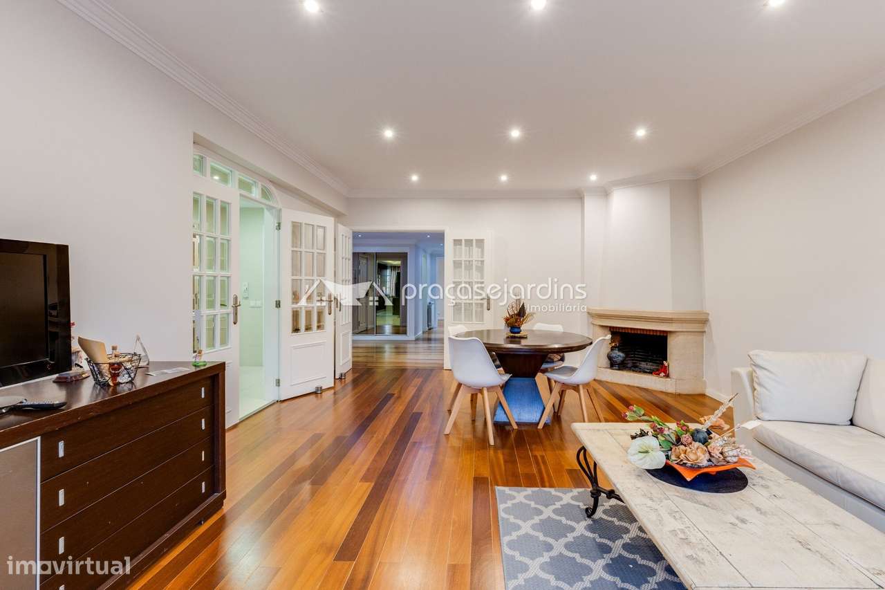 Apartamento com vista panorâmica sobre o rio, no coração da cidade - Grande imagem: 4/36