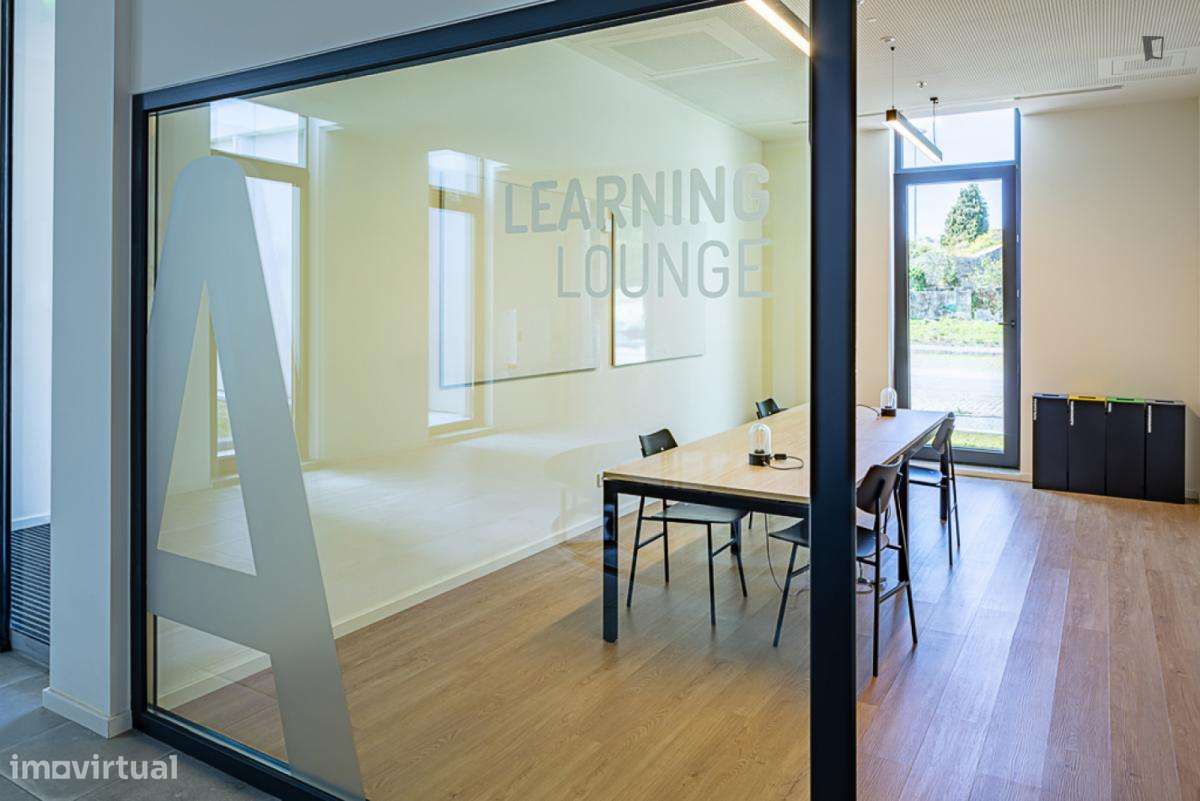 Residência com 86 quartos - localizado em Paranhos Porto - Grande imagem: 3/9