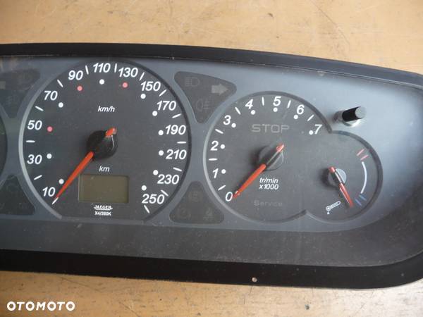 332 527 KM CITROEN C5 I PRZEDLIFT 01-04 1.8 2.0B LICZNIK ZEGARY 9654562680 - 4