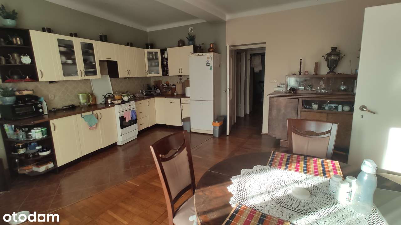 Piętrowy dom dwurodzinny z ogrodem i garażami, Al. Krakowska, Warszawa - Pełny obrazek: 2/10