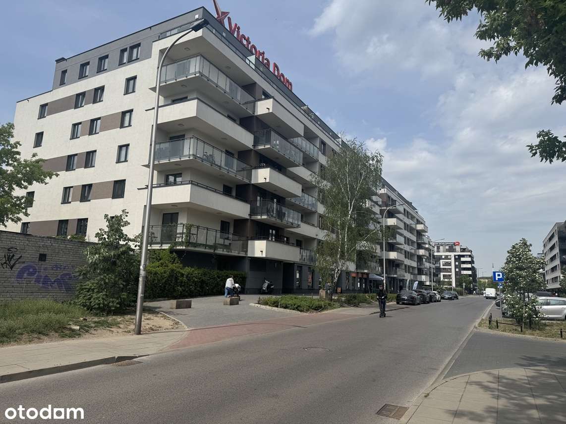 2 pokoje z balkonem, stanowiskiem parkingowym i komórką