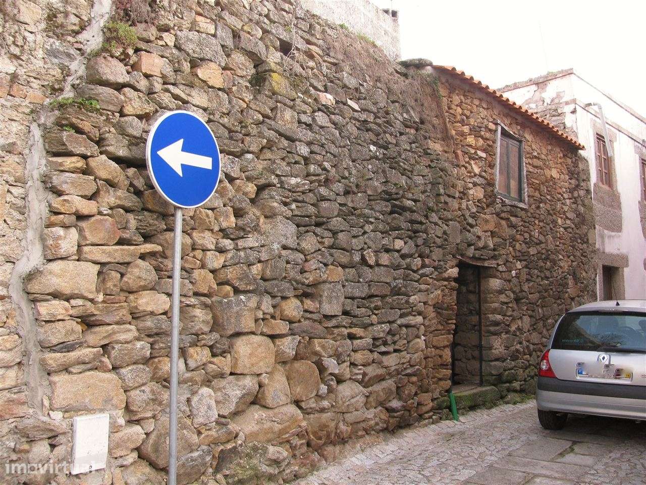 Prédio zona histórica Miranda do Douro-16