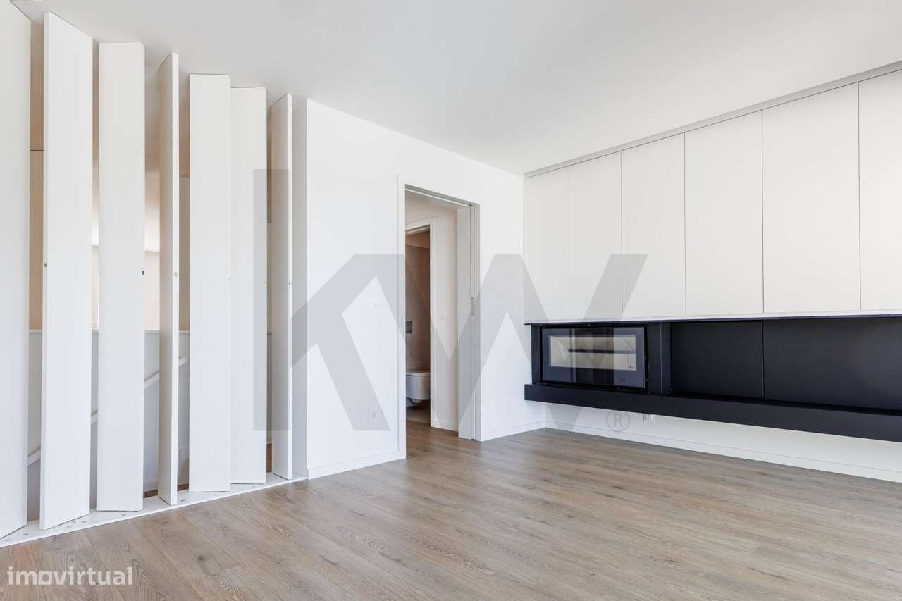 Entre serra e mar | Duplex T4 com terraços | Praia das Maçãs-9