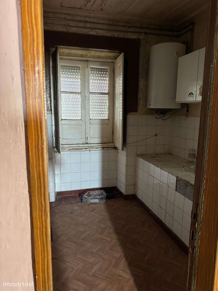 Predio no centro historico da Covilha - Grande imagem: 5/7