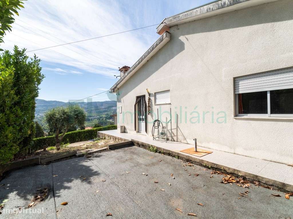 MORADIA TÉRREA COM GRANDE POTENCIAL | GARAGEM E JARDIM-29