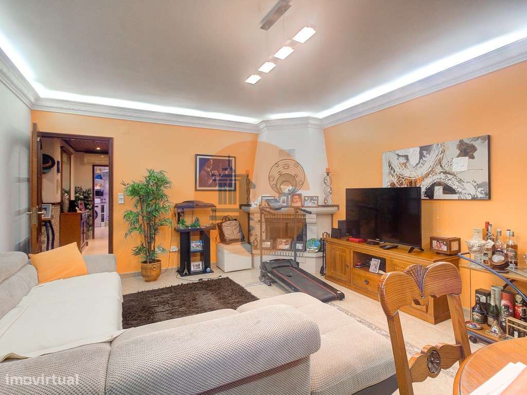 Apartamento T2 com Lugar de Parqueamento e sótão - Grande imagem: 4/16