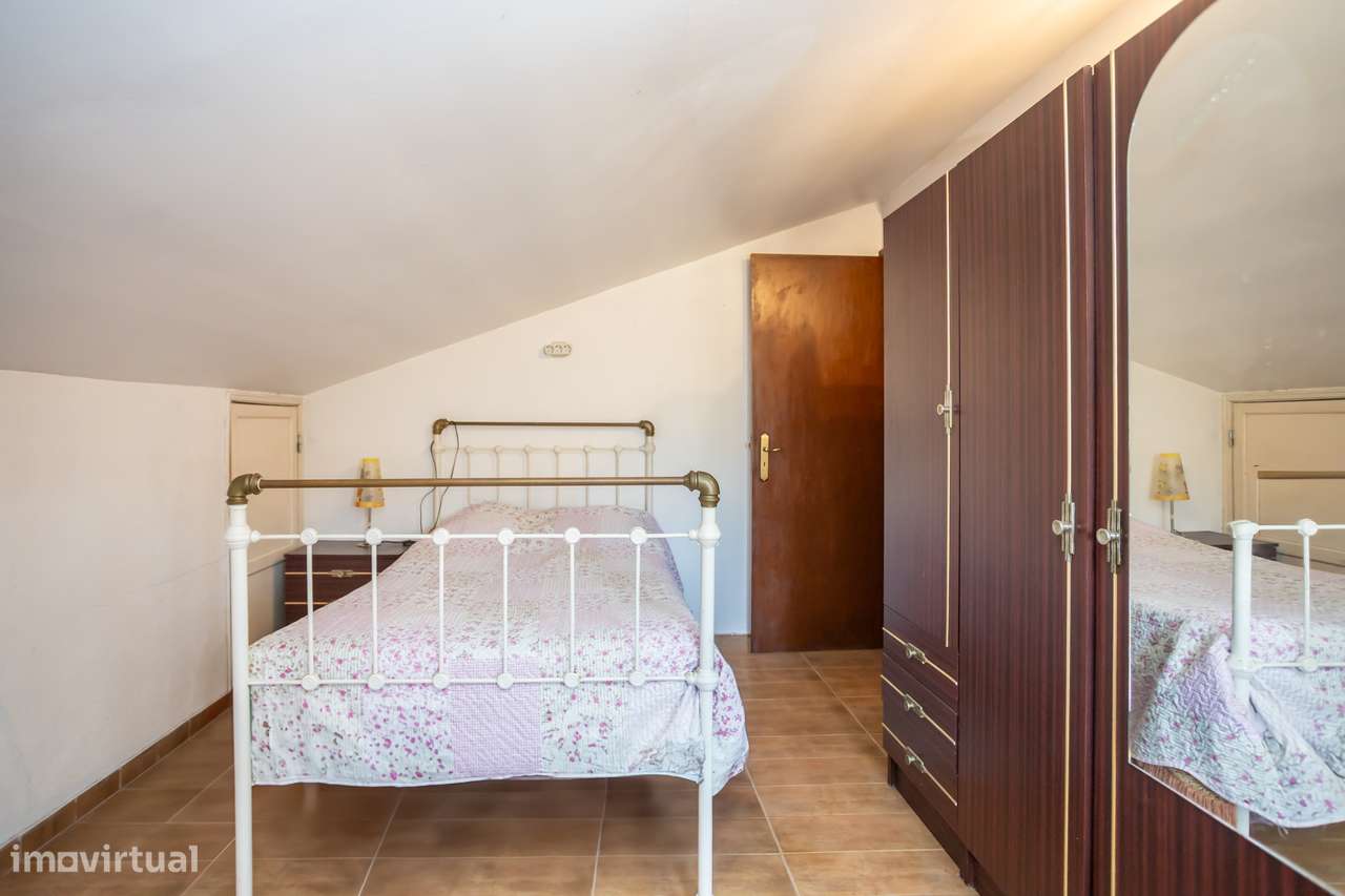 Moradia Geminada com Jardim, Cave e Garagem.-14