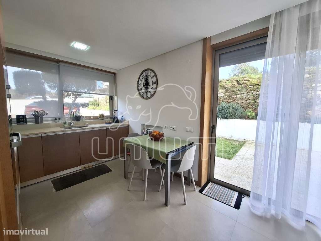 Fabulosa Moradia Geminada T3 com Jardim-6