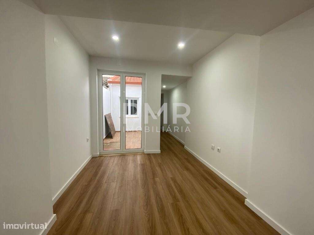 Moradia T2 no Centro de Benavente com Logradouro, totalmente remodelad-13