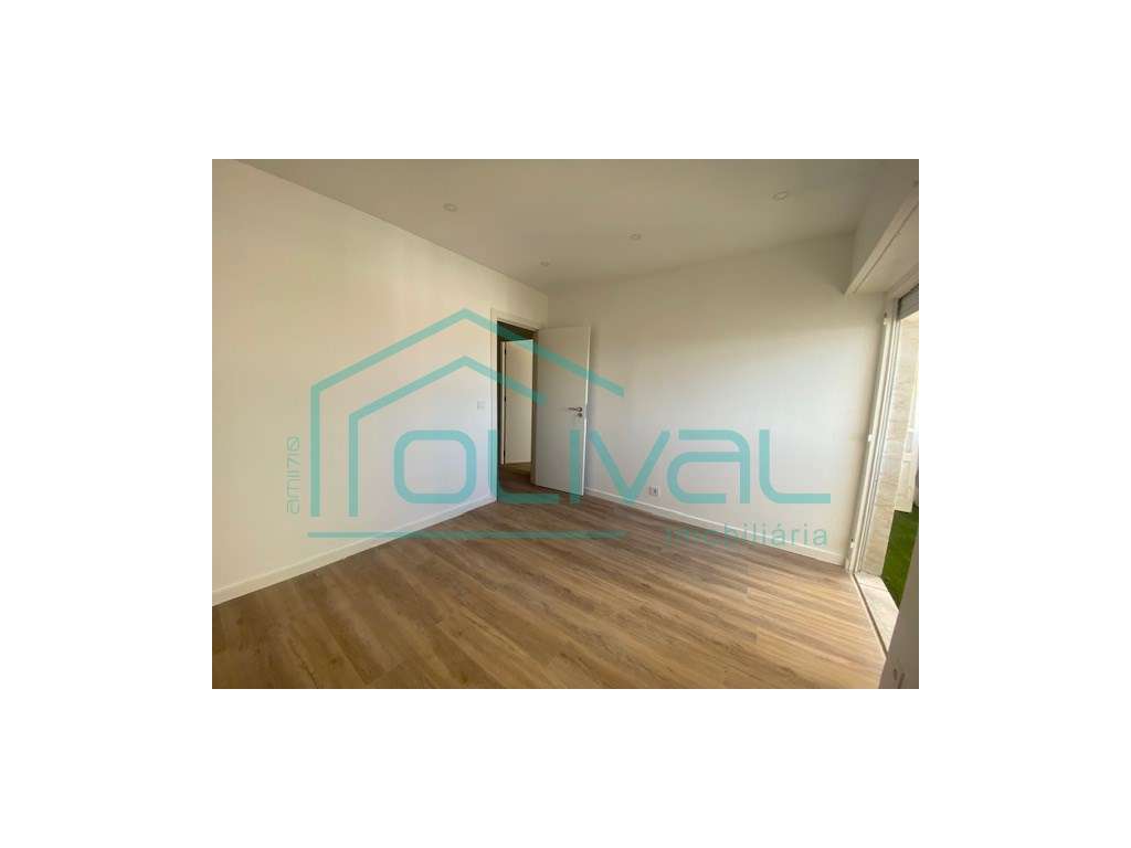 Apartamento t2 à venda na Rua São Francisco Xavier, 10-9