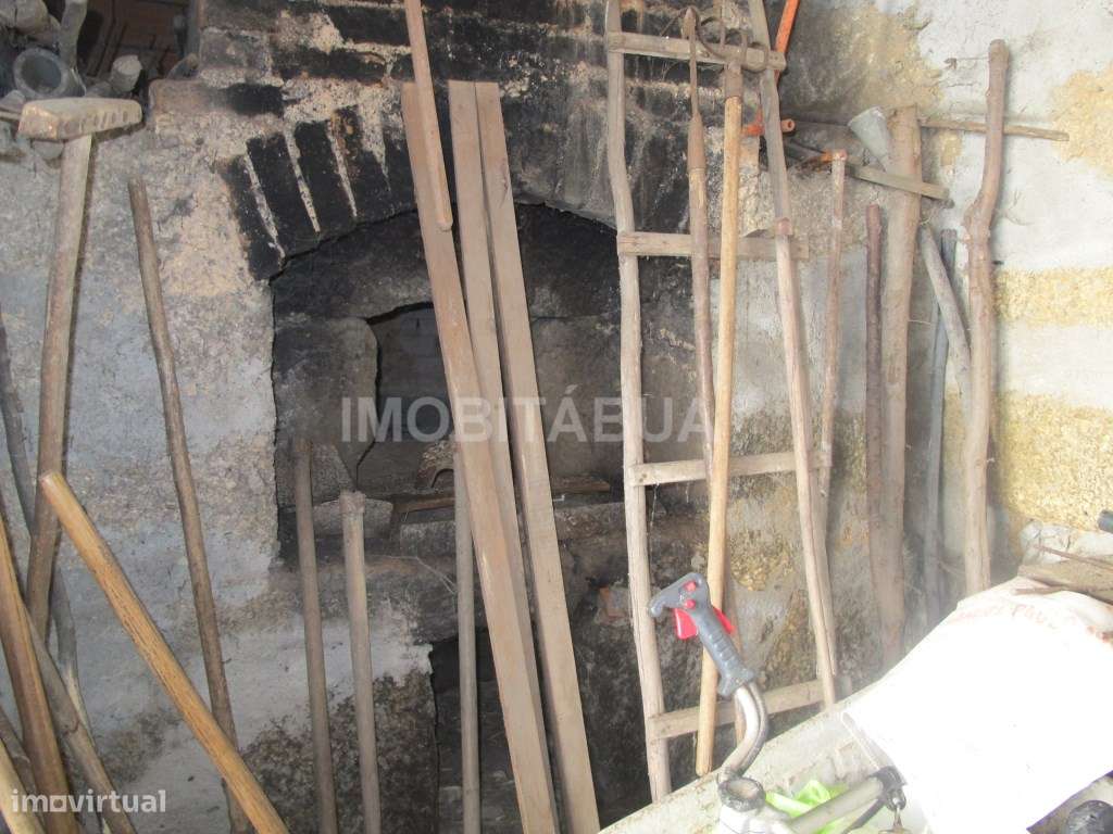 Moradia tradicional com 4 quartos com um grande jardim, pátio, área...-29