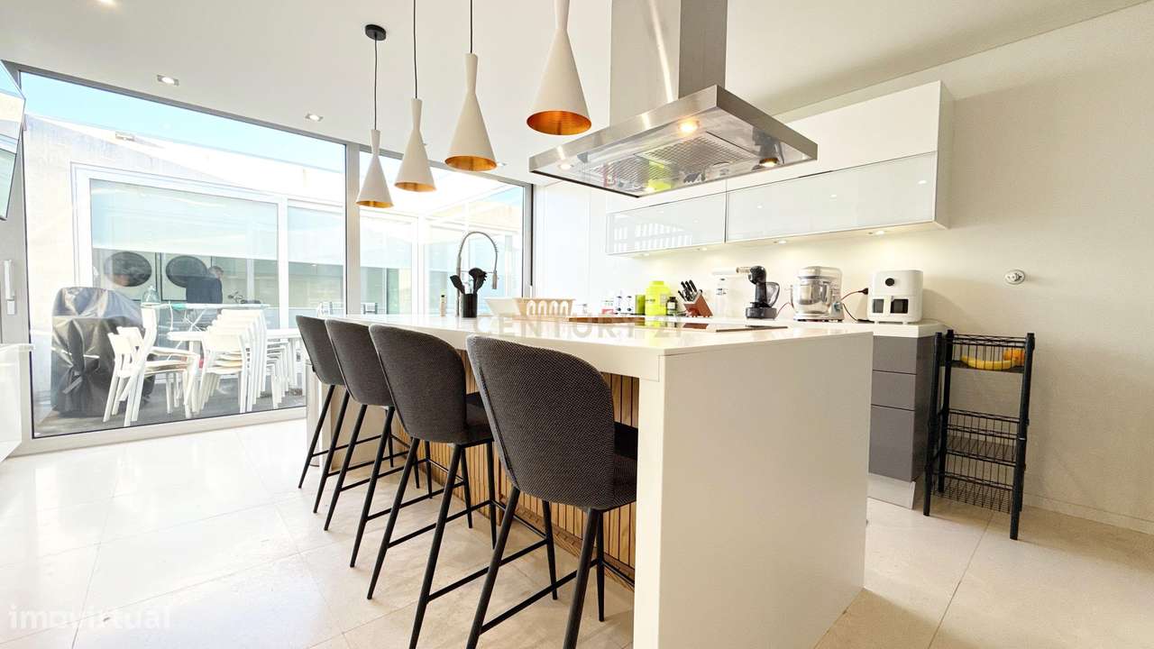 Moradia Térrea de Luxo com Piscina Aquecida e Jacuzzi a 2 km da Praia-22