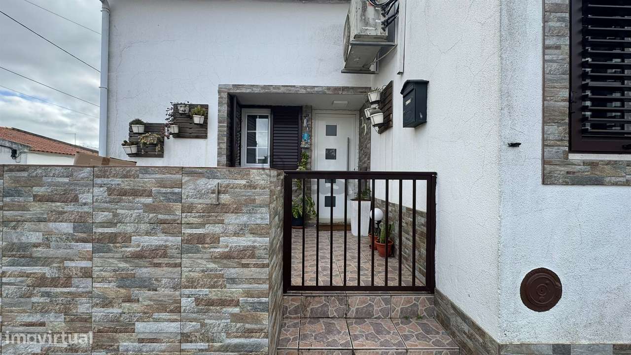 Moradia T2 com logradouro, anexo, terraço e garagem, Castro Verde-5