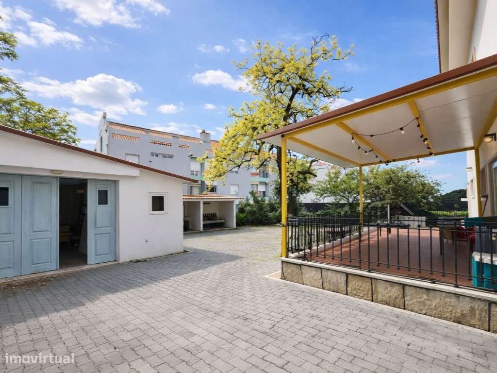 Moradia Isolada Totalmente Remodelada | Potencial para 7 Quartos | ...-28