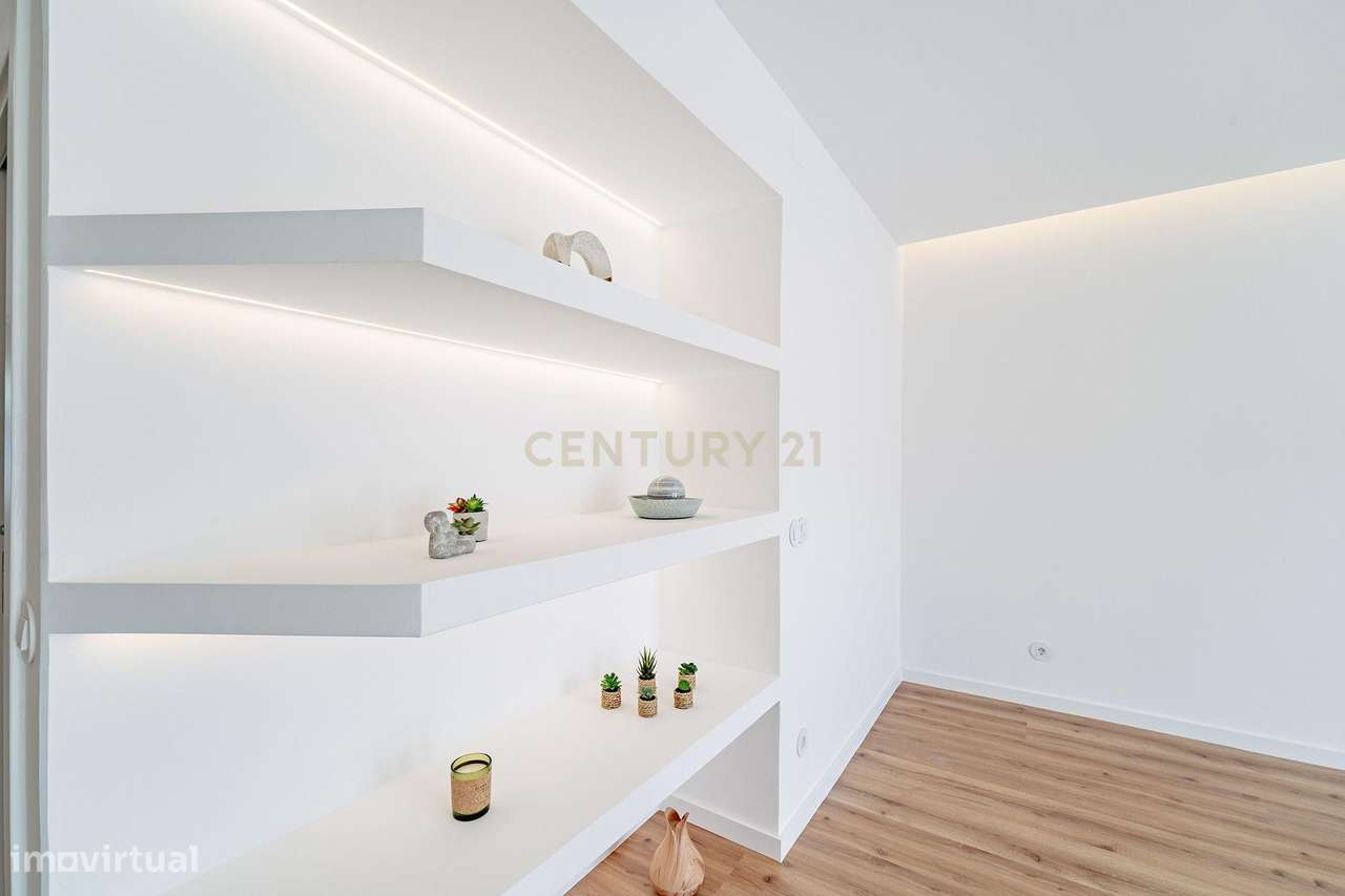 Apartamento T2 Fogueteiro com Logradouro-29
