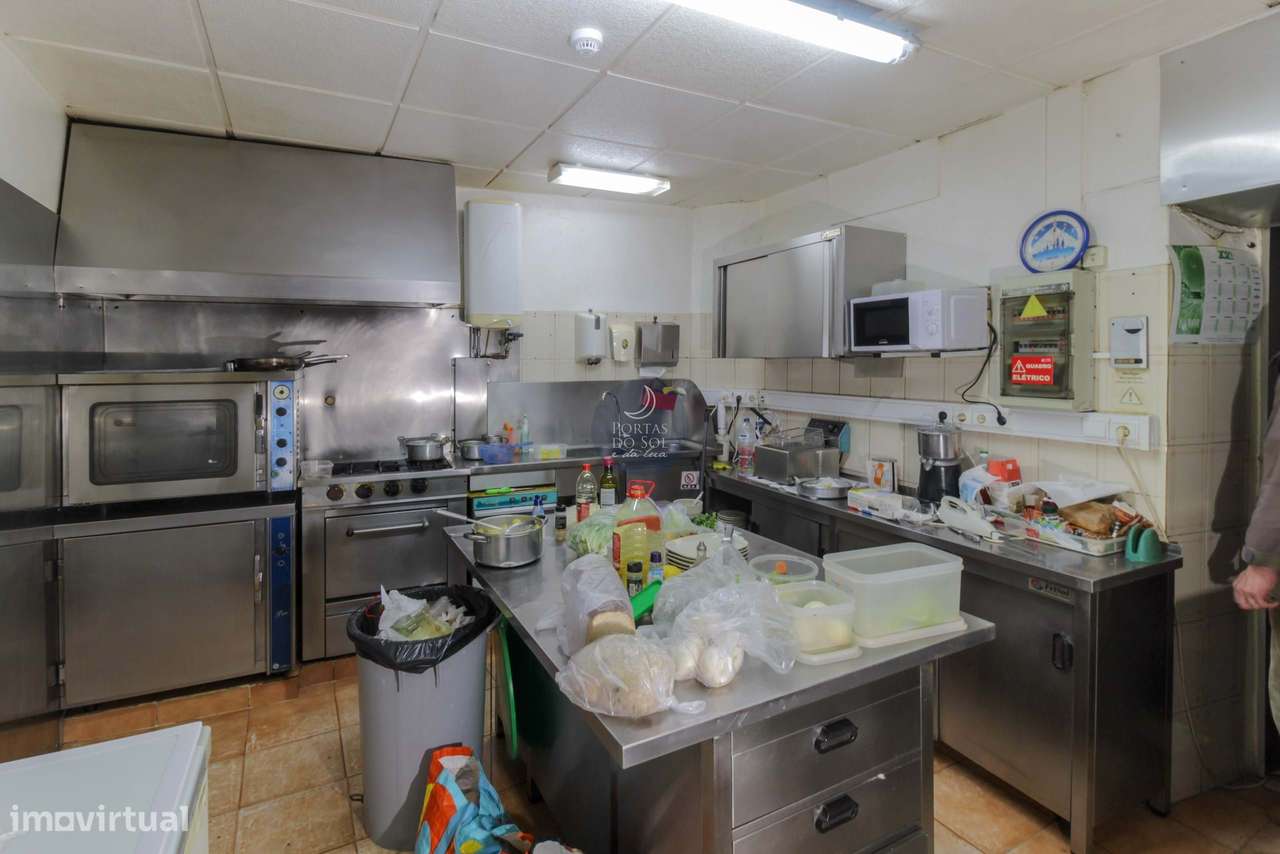 Prédio de 3 Pisos c/ Sótão e Terraço de Topo.-10