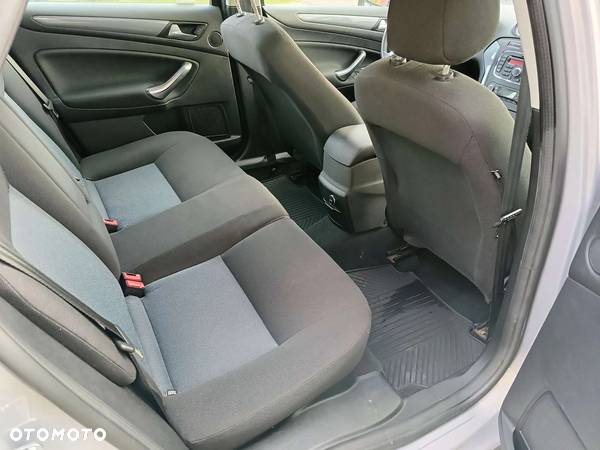 Ford Mondeo 2.0 TDCi Ambiente - 13