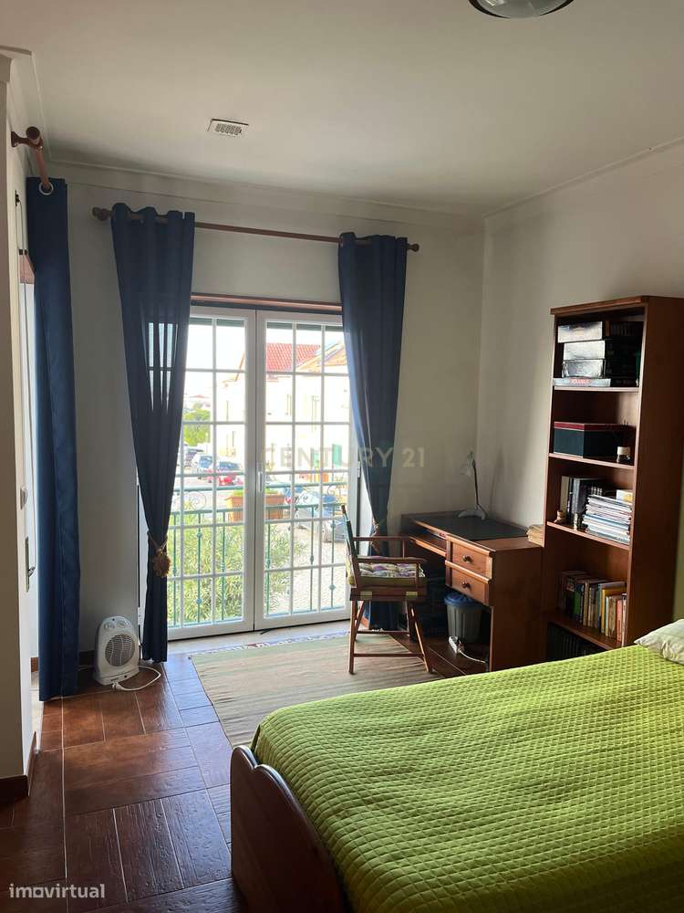 Moradia T4 em condomínio fechado com piscina, vista mar e walking dist-44