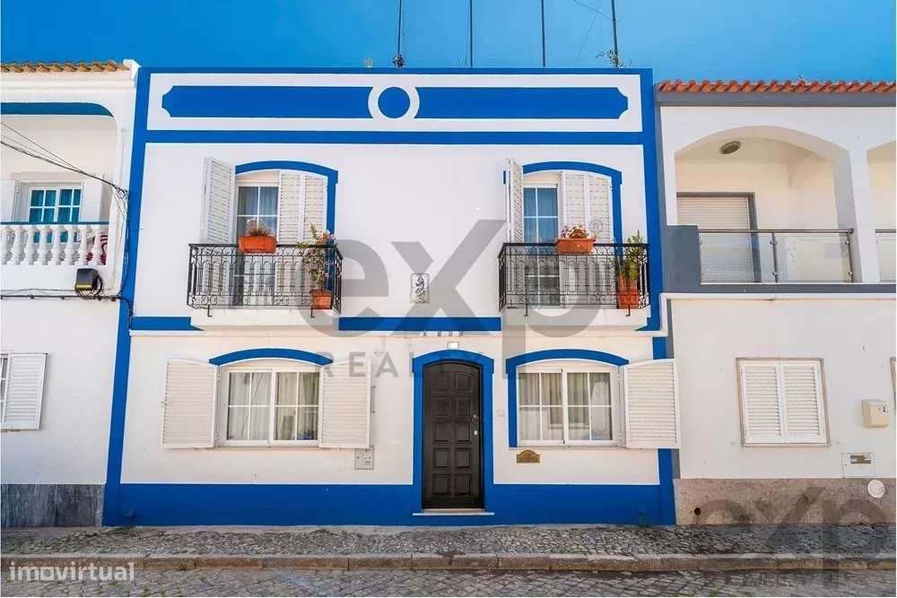 Fantástica moradia T4+2, pátio e amplos terraços no centro de Santa Lu - Grande imagem: 5/52