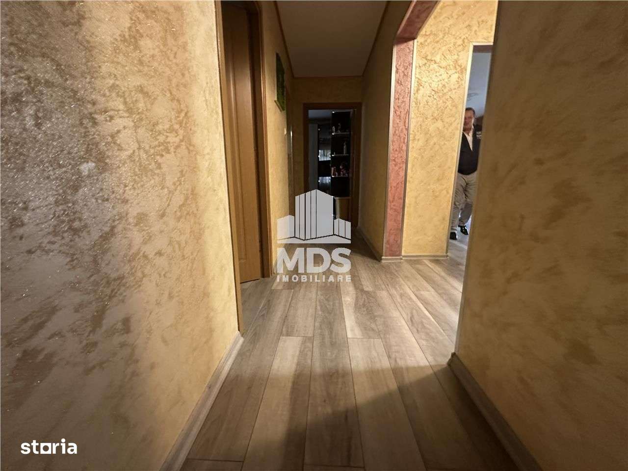 Decomandat la et 2\/4 mobilat complet linga piata Doina-11