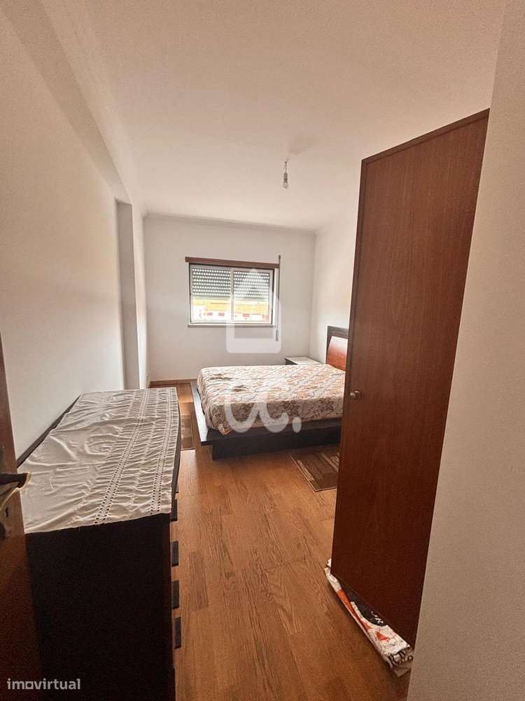 Apartamento T2, com arrecadação privativa no sotão e garagem individua-8