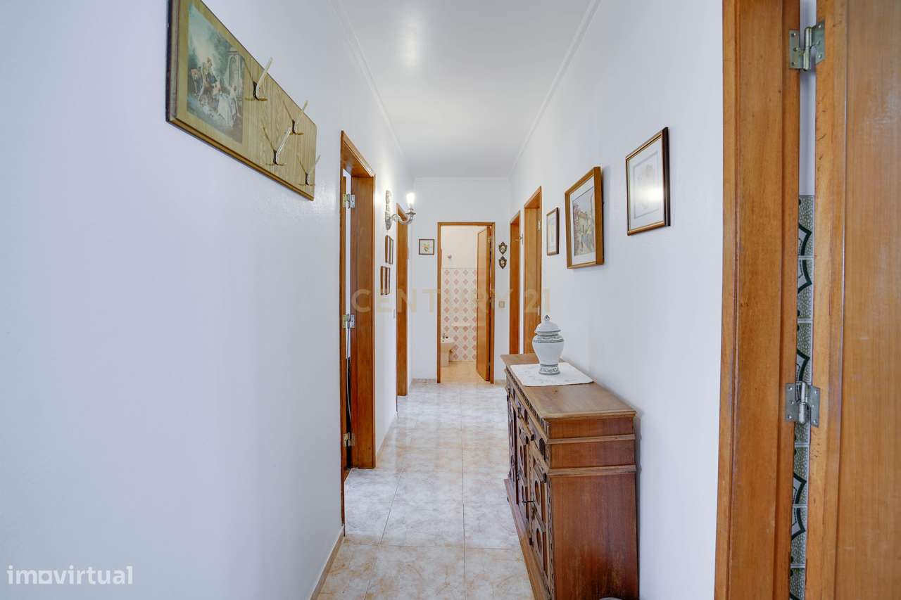 Já imaginou viver numa aldeia? E a poucos minutos de Cascais.-5