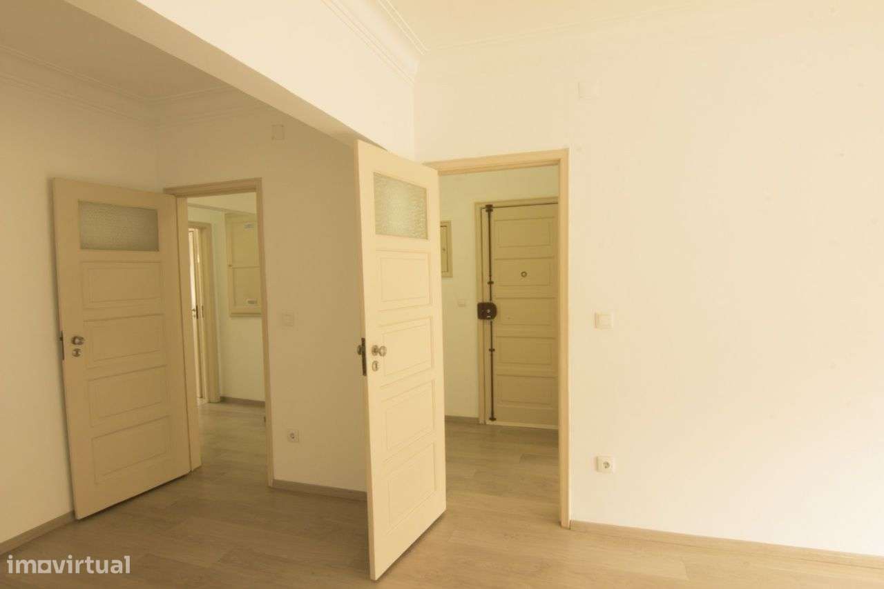 T2+1 convertido em T2, Renovado, Bairro São Miguel - Grande imagem: 4/32